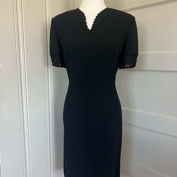 Talbots Dress Black Crepe Short Sleeved Dress Embroidered V-Neckline Sleeves 12P - Picture 2 of 14